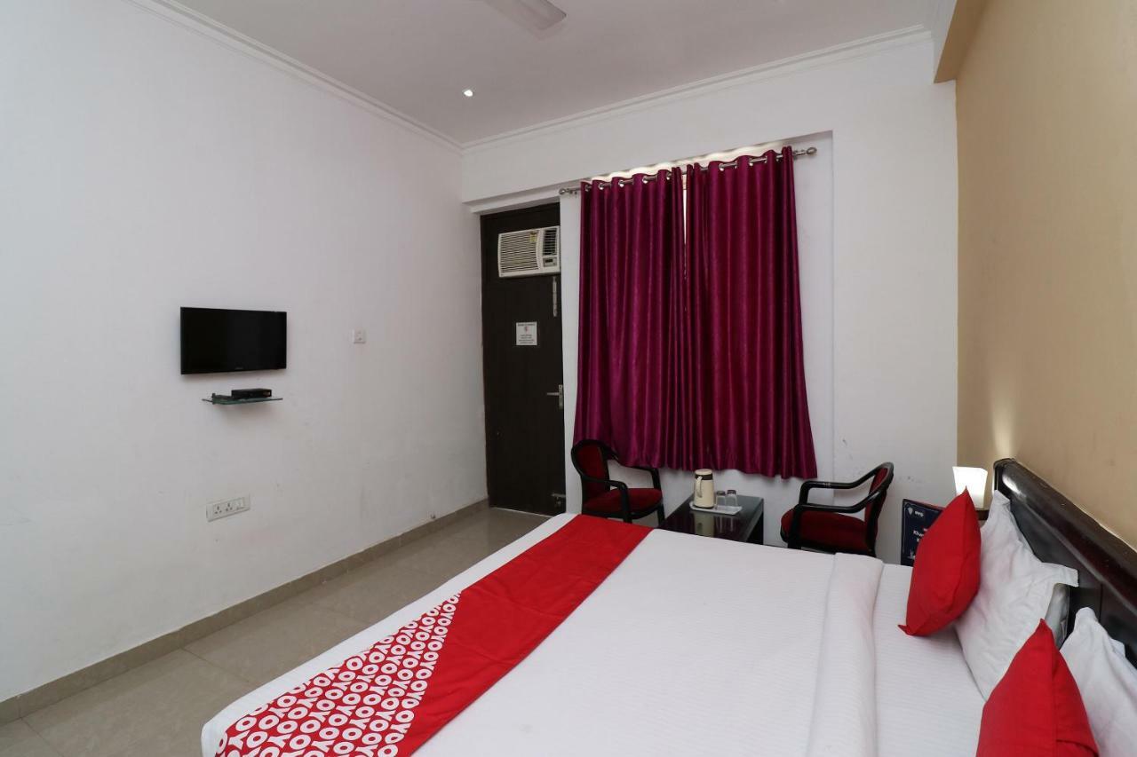 Oyo 13564 Near Prem Mandir Hotel Матура Екстериор снимка