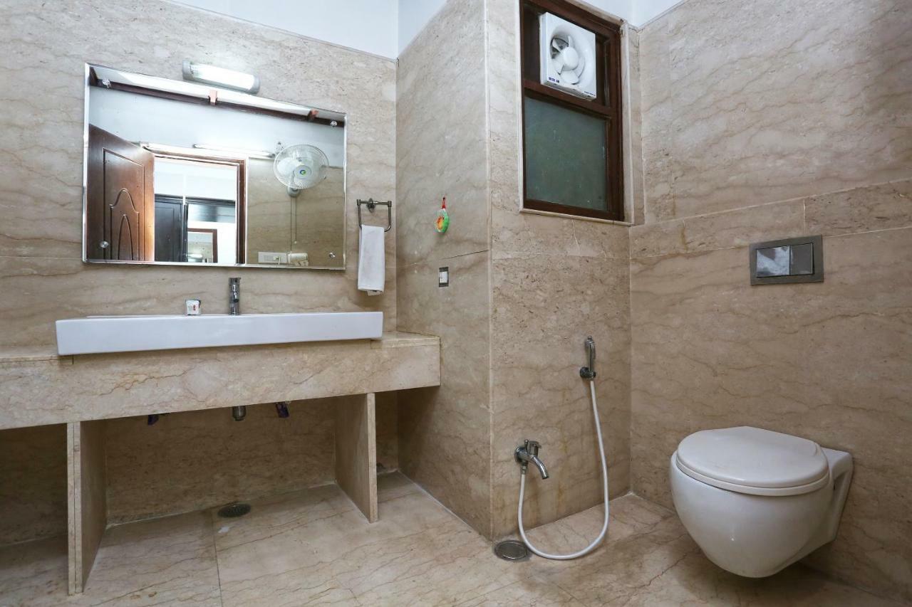 Oyo 13564 Near Prem Mandir Hotel Матура Екстериор снимка