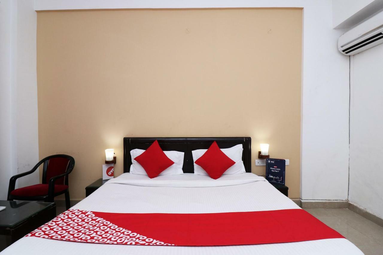 Oyo 13564 Near Prem Mandir Hotel Матура Екстериор снимка