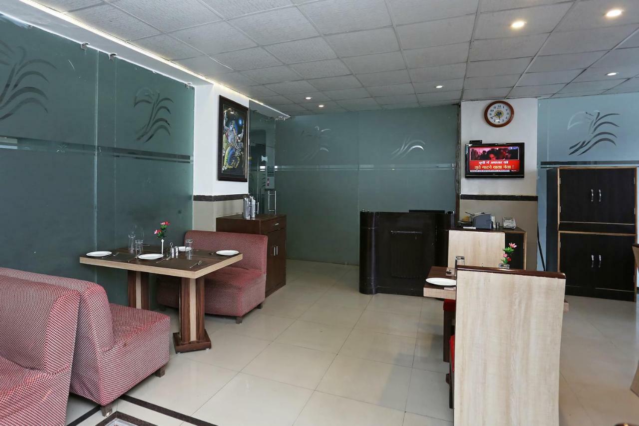 Oyo 13564 Near Prem Mandir Hotel Матура Екстериор снимка